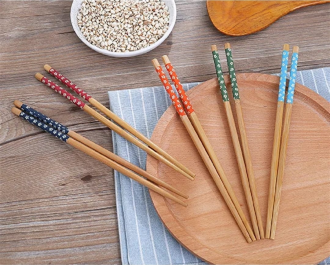 Chopsticks Random Flower Design Bamboo 2 Sticks 1 Pair Handmade Japanese Natural Chestnut Wood Sushi Chopsticks