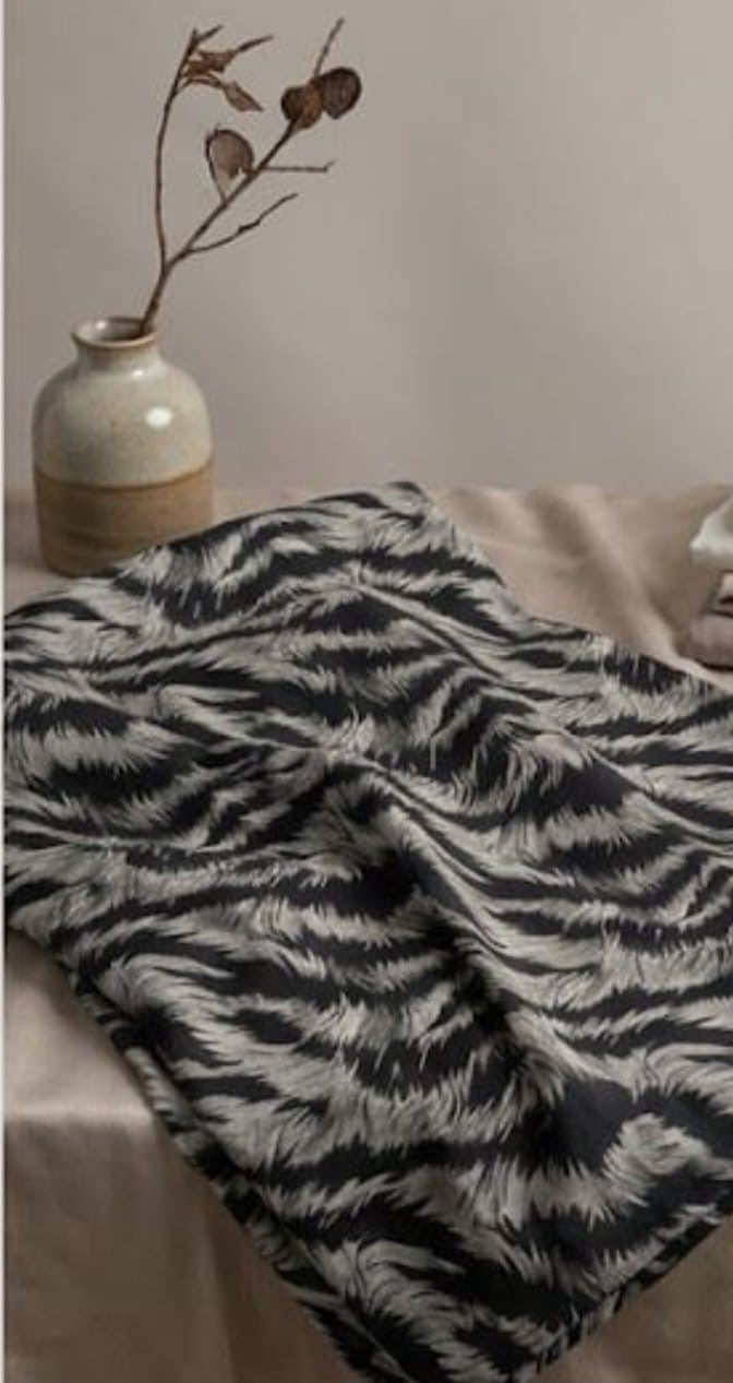 Edenrobe l Digital Printed Lawn 2 pc unstitched